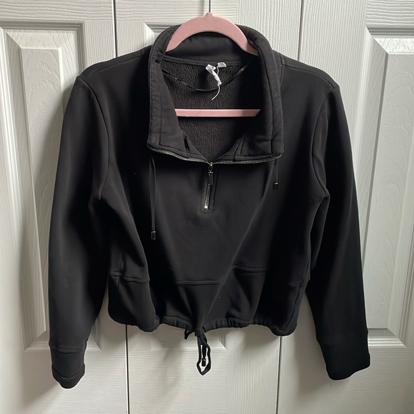 Cable & Gauge Tops - Black cropped quarter zip